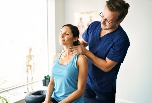 Aligning Neck Vertebrae in Denver: Symptoms, Causes &amp; Chiropractic Care